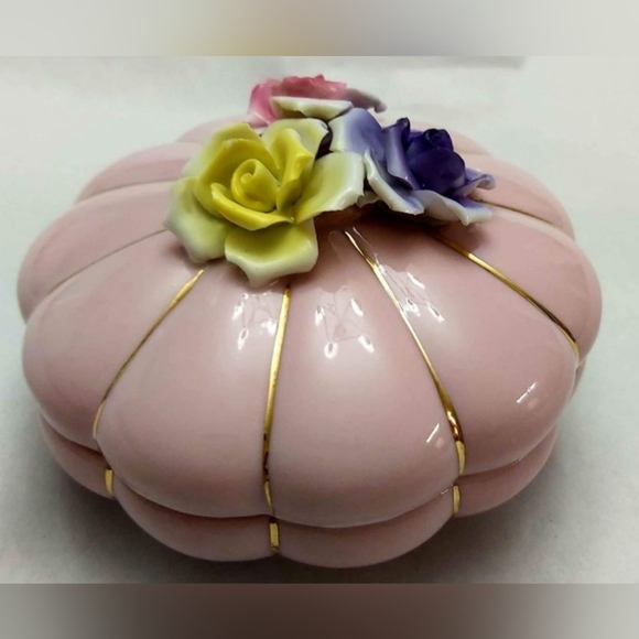 Vintage porcelain trinket box - Picture 2 of 7